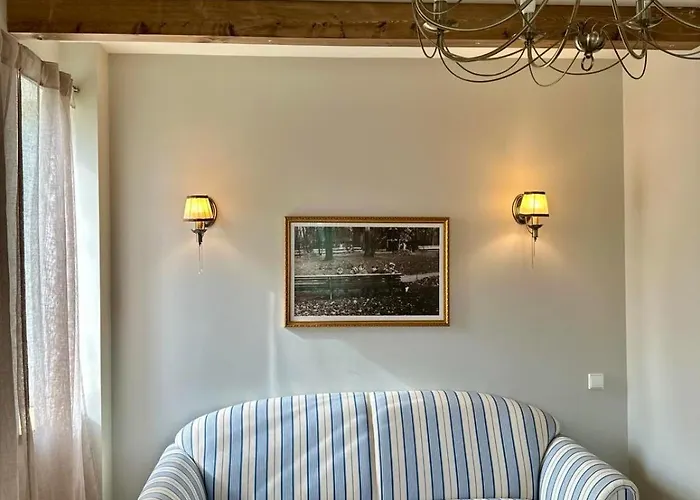 Jaukus Aleksoto Butas Kaune Su Atskiru Iejimu, Salia Senamiescio