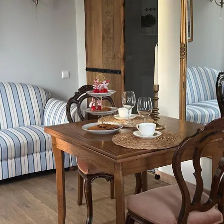 Jaukus Aleksoto Butas Kaune Su Atskiru Iejimu, Salia Senamiescio アパート カウナス